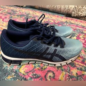 ASICS women’s size 9.5 navy & light blue in great shape
